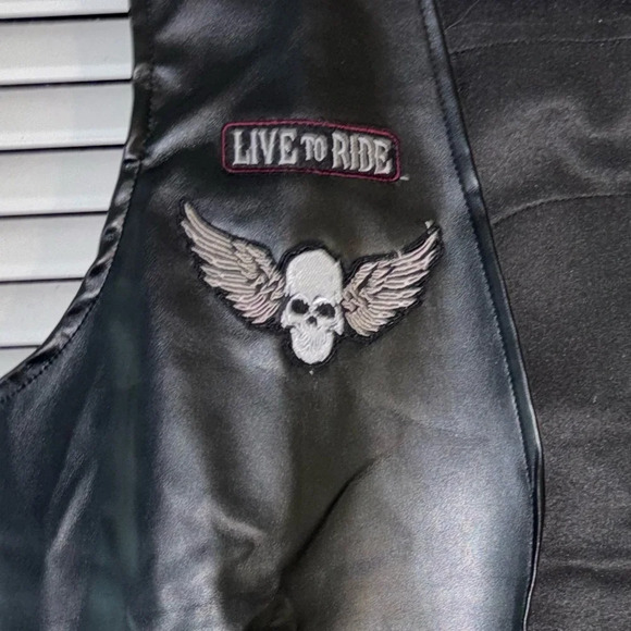 Spirit Halloween Costume Adult Biker Vest Black Skulls Unisex size S/M - Picture 4 of 6